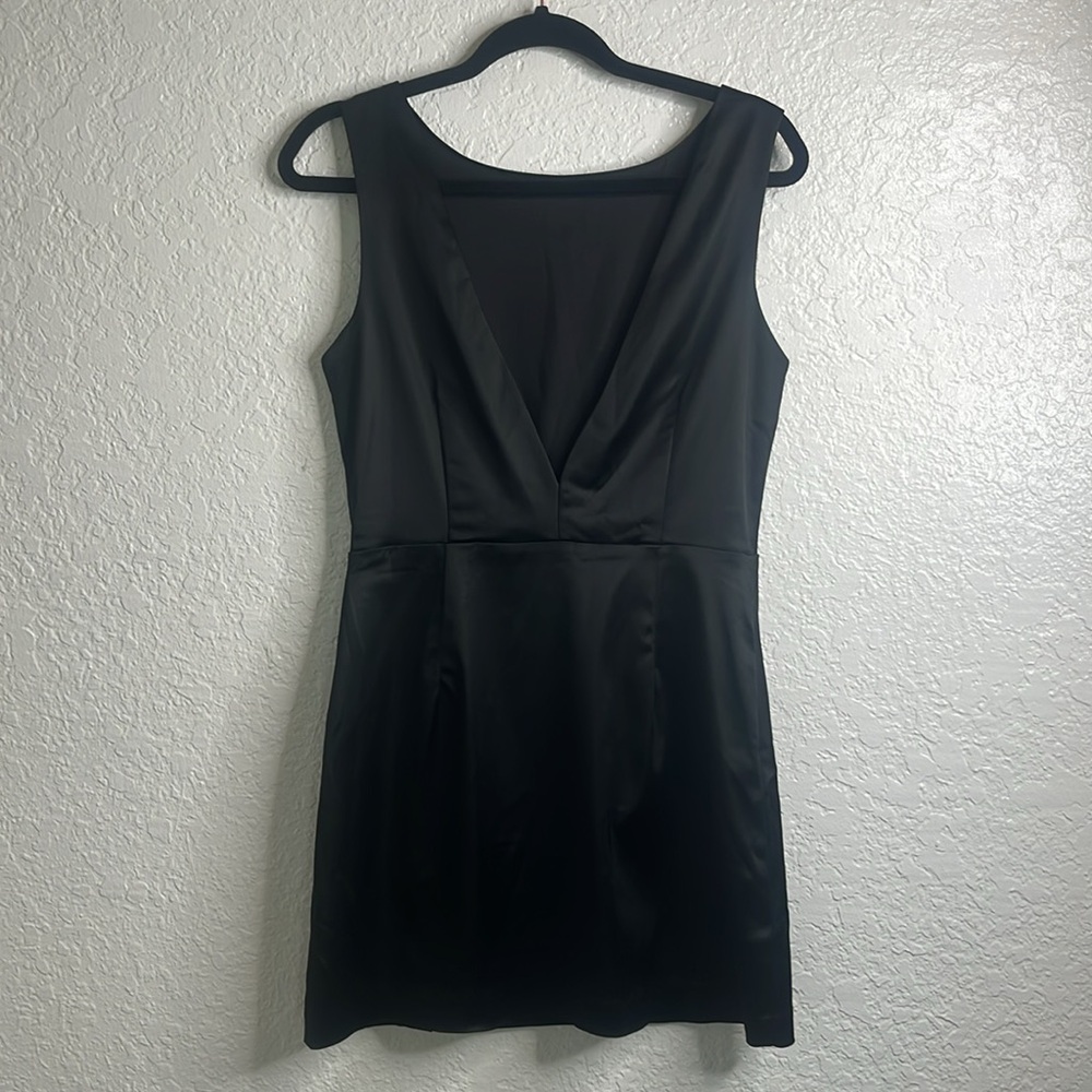 House of Harlow 1960 Black Boat Neck Low Back Mini Dress sz 6 - Picture 5 of 7